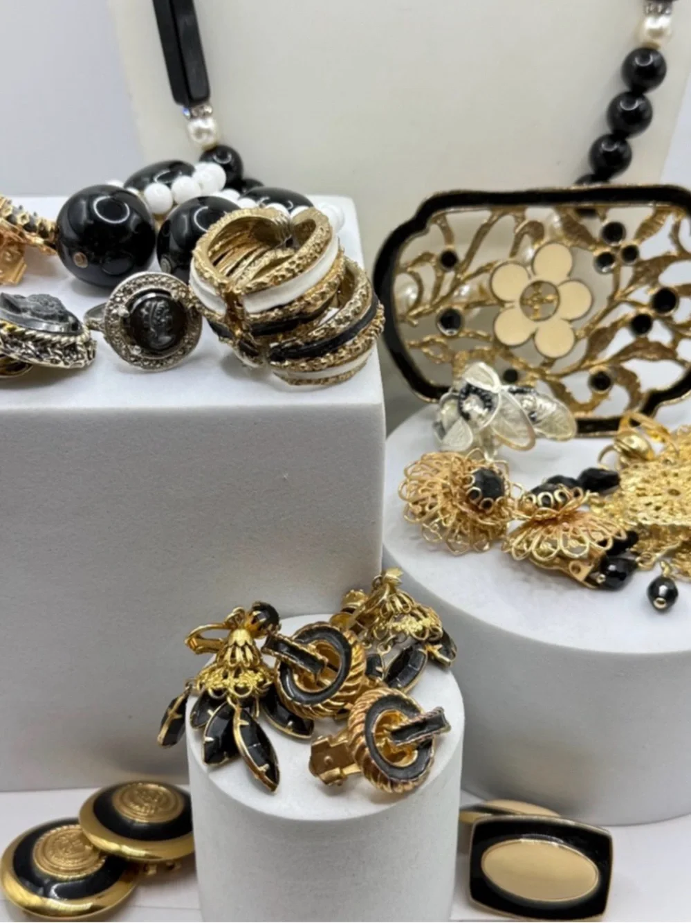 Vintage Black Gold Jewelry Lot - Picture 2 of 10